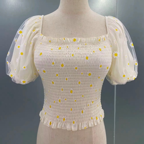 #017 Smocked Puff Sleeve Top โ White Daisy โ Womenโs XS S โ On/Off Shoulder - Picture 6 of 8